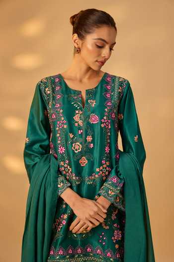 Buy_The Aarya_Green Silk, Chanderi Split V-neck Handwoven Embroidered Kurta Set _Online_at_Aza_Fashions