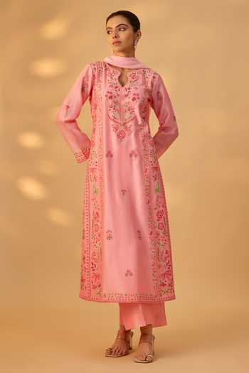 Buy_The Aarya_Pink Silk, Chanderi Keyhole Neck Embroidered Handwoven Kurta Set _at_Aza_Fashions