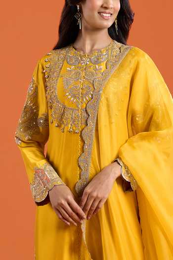 Anamika Khanna_Yellow Round Neck Embroidered Kurta Set _at_Aza_Fashions