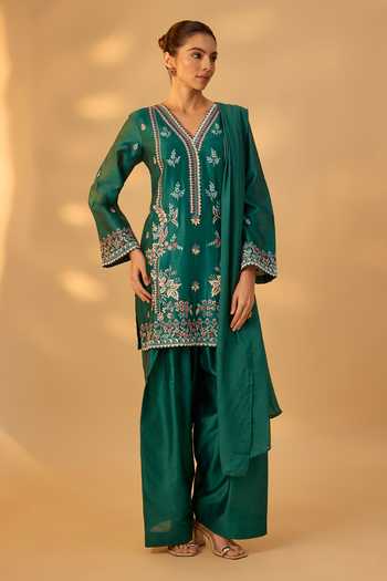 Buy_The Aarya_Green Silk, Chanderi V-neck Embroidered Handwoven Kurta Set _at_Aza_Fashions