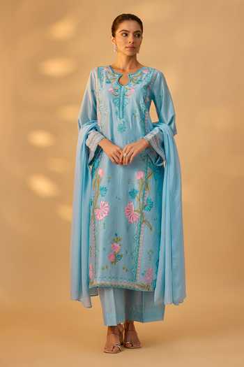 Buy_The Aarya_Blue Silk, Chanderi Keyhole Neck, Yes Floral Embroidered Kurta Set _at_Aza_Fashions