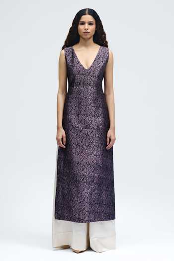 QUARTER_Purple V-neck Mughal E Azam Himroo Kurta _Online_at_Aza_Fashions