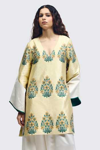 Buy_QUARTER_Gold Silk V-neck Reverse Brocade Kurta _at_Aza_Fashions