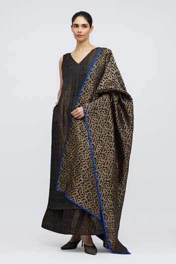 Buy_QUARTER_Black Silk, Brocade Chauk Handwoven Dupatta _Online_at_Aza_Fashions
