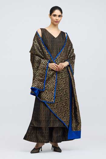 Buy_QUARTER_Black Silk, Brocade Chauk Handwoven Dupatta _at_Aza_Fashions