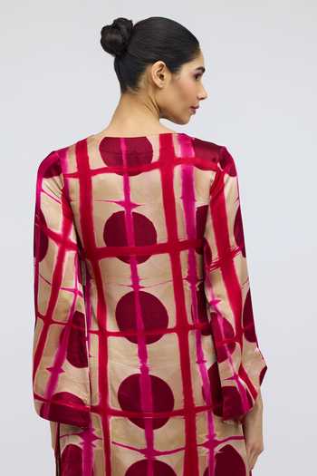 Shop_QUARTER_Pink Silk V-neck, Yes Bijlee Rose Geometric Pattern Kurta And Trouser Set _Online_at_Aza_Fashions