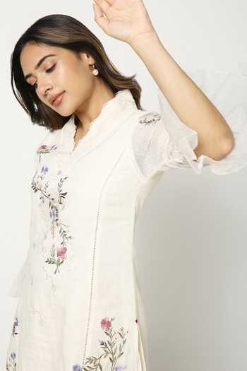 Kaveri_Off White Linen V-neck, Yes A Window To Eden Kurta And Pant Set _Online_at_Aza_Fashions