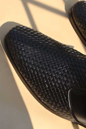 Shradha Hedau Footwear Couture_Black Arthur Woven Texture Loafers _Online