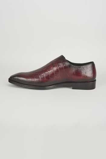 Salil Bhatia_Burgundy Croc Embossed Oxford Shoes _Online_at_Aza_Fashions