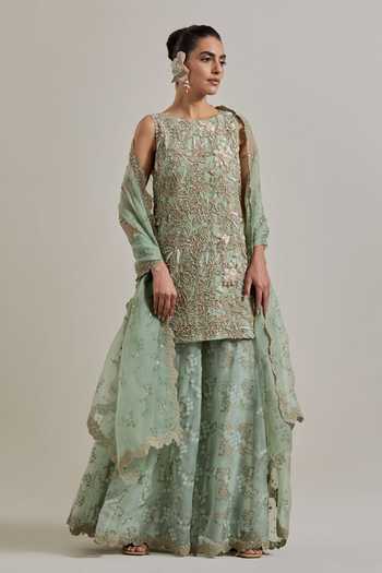 Buy_Kavita Bhartia_Green Organza, Net Round Neck, Yes Hand Embellished Kurta Set _at_Aza_Fashions