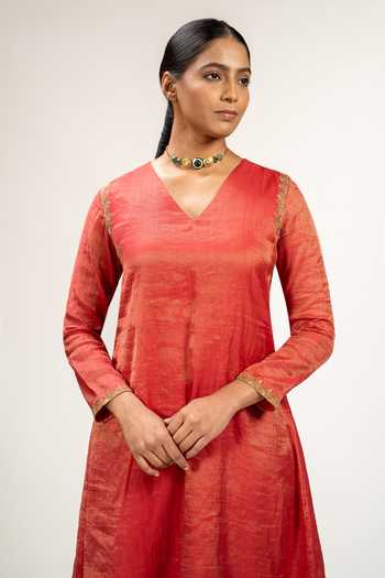 KAJAL AGRAWAL_Red Cotton, Chanderi V-neck, Yes Handwoven Zari Kurta And Pant Set _at_Aza_Fashions