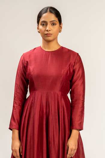 KAJAL AGRAWAL_Wine Cotton, Chanderi Silk Round Neck Handwoven Anarkali Set _Online