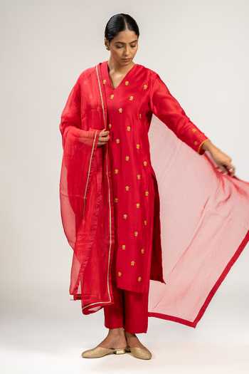 Shop_KAJAL AGRAWAL_Red Chanderi Silk, Organza V-neck, Yes Handwoven Kurta Set _Online_at_Aza_Fashions
