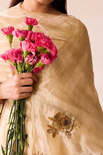 Buy_Peeli Dori_Ivory Chanderi, Tissue Round Neck Gulmohar Embroidered Kurta Set 