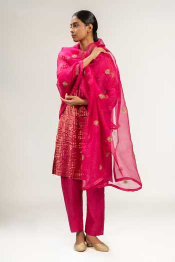 KAJAL AGRAWAL_Pink Silk, Chanderi Silk, Organza V-neck, Yes Handwoven Striped Kurta Set _Online_at_Aza_Fashions