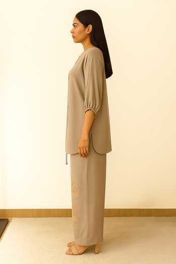 Buy_Nikita Vishakha_Grey Silk Round Neck, Yes Raw Short Kurta And Pant Set _Online_at_Aza_Fashions