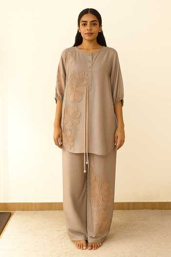 Buy_Nikita Vishakha_Grey Silk Round Neck, Yes Raw Short Kurta And Pant Set _at_Aza_Fashions
