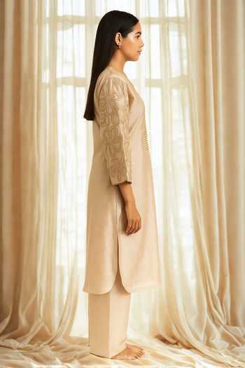 Shop_Nikita Vishakha_Beige Silk V-neck Raw Kurta And Pant Set _at_Aza_Fashions