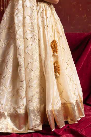 Pomcha Jaipur_Ivory Silk V-neck Gota Patti Work Lehenga Set _Online