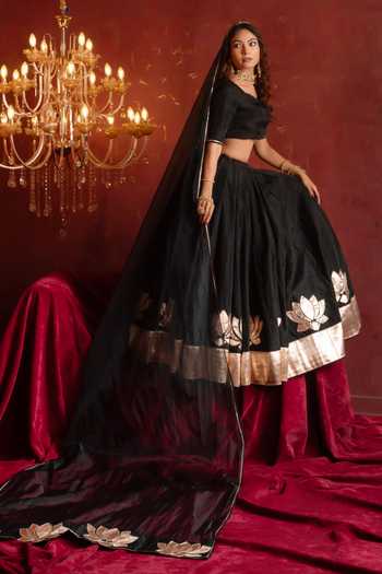 Buy_Pomcha Jaipur_Black Organza Sweetheart Neck Lotus Motif Lehenga Set 