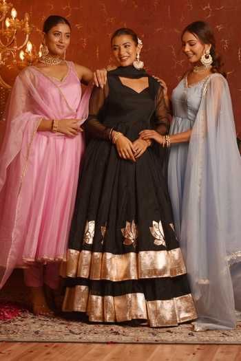 Buy_Pomcha Jaipur_Black Organza Sweetheart Neck Gota Patti Work Anarkali Lehenga Set _Online_at_Aza_Fashions