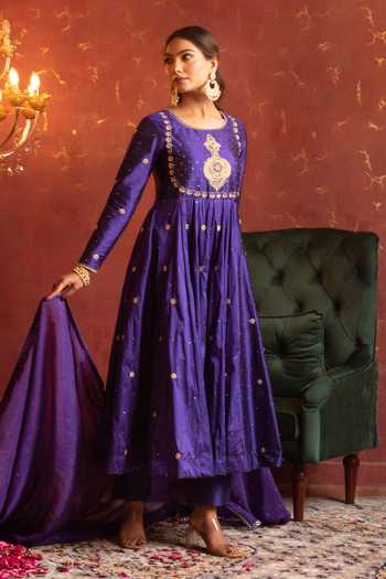 Buy_Pomcha Jaipur_Purple Taffeta, Organza Round Neck Zardozi Embroidered Anarkali Set _Online