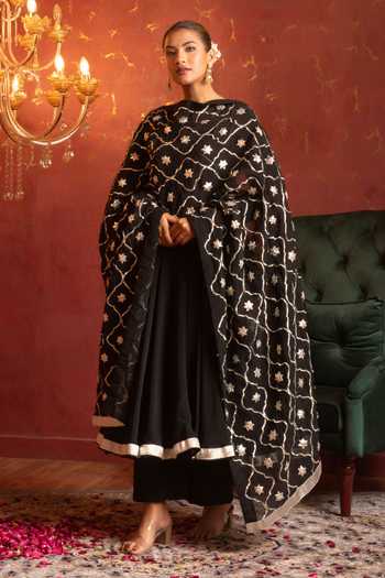 Buy_Pomcha Jaipur_Black Organza V-neck Gota Patti Work Anarkali Set 