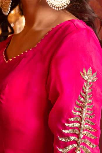 Buy_Pomcha Jaipur_Pink Organza Sweetheart Neck Taari-zari Hand Work Anarkali Set _Online