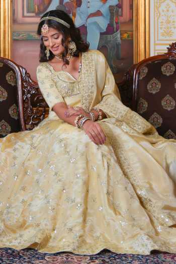 Pomcha Jaipur_Gold Silk Sweetheart Neck Mehfil Sunehri Gota Patti Karigari Lehenga Set _Online