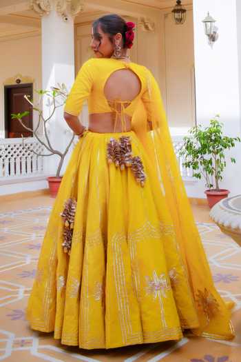 Shop_Pomcha Jaipur_Yellow Organza Sweetheart Neck Mehfil Basant Bahar Gota Patti Lehenga Set _at_Aza_Fashions