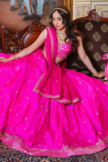 Buy_Pomcha Jaipur_Pink Taffeta, Organza Sweetheart Neck Mehfil Zari Hand Embroidered Lehenga Set _Online_at_Aza_Fashions