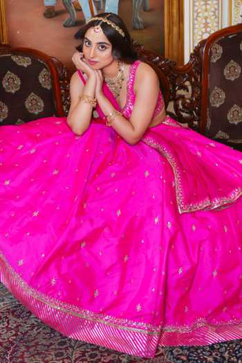 Buy_Pomcha Jaipur_Pink Taffeta, Organza Sweetheart Neck Mehfil Zari Hand Embroidered Lehenga Set 