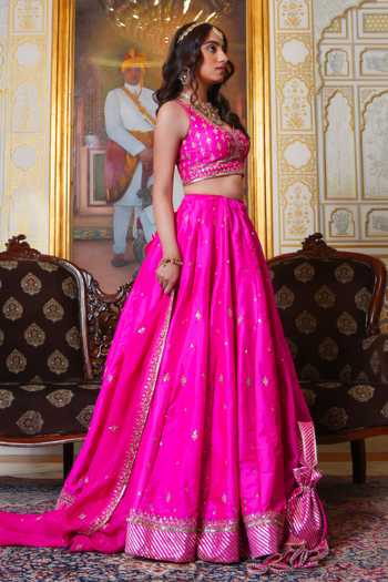Pomcha Jaipur_Pink Taffeta, Organza Sweetheart Neck Mehfil Zari Hand Embroidered Lehenga Set _Online