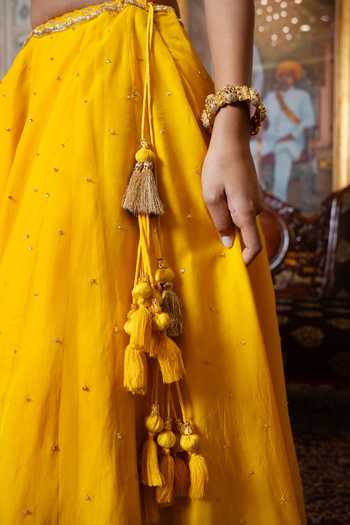 Pomcha Jaipur_Yellow Organza Sweetheart Neck Mehfil Marigold Sequin Zari Hand Work Lehenga Set _Online_at_Aza_Fashions