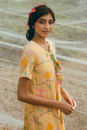 Buy_Nimbu Mirchi_Beige Cotton, Linen Round Neck, Yes Sonpapdi Floral Print Kurta And Pant Set _Online_at_Aza_Fashions