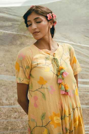 Nimbu Mirchi_Beige Cotton, Linen Round Neck, Yes Sonpapdi Floral Print Kurta And Pant Set _at_Aza_Fashions