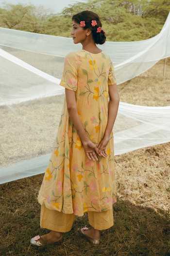 Shop_Nimbu Mirchi_Beige Cotton, Linen Round Neck, Yes Sonpapdi Floral Print Kurta And Pant Set _at_Aza_Fashions