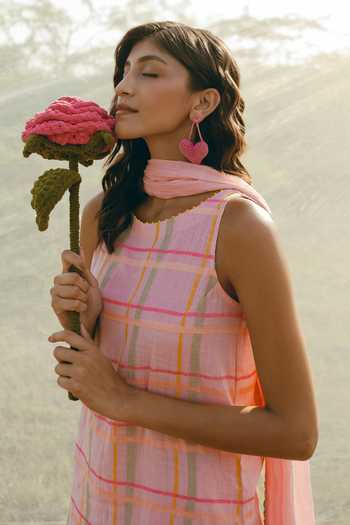 Nimbu Mirchi_Pink Cotton, Linen Scoop Neck Gulaboo Checkered Print Kurta And Salwar Set _Online_at_Aza_Fashions