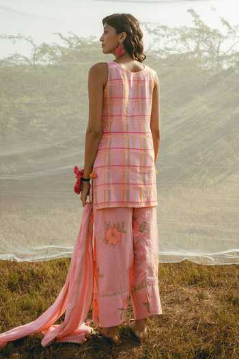 Shop_Nimbu Mirchi_Pink Cotton, Linen Scoop Neck Gulaboo Checkered Print Kurta And Salwar Set _at_Aza_Fashions