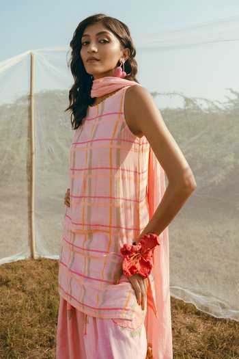 Buy_Nimbu Mirchi_Pink Cotton, Linen Scoop Neck Gulaboo Checkered Print Kurta And Salwar Set _Online_at_Aza_Fashions