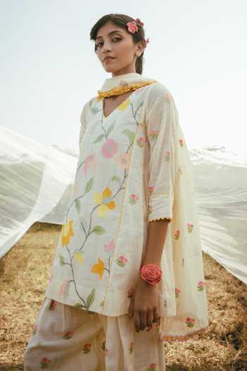 Nimbu Mirchi_Off White Cotton, Linen V-neck, Yes Bulbul Floral Print Kurta And Pant Set _Online_at_Aza_Fashions