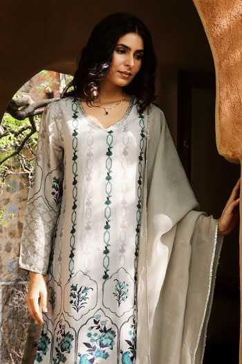 HOUSE OF TA-YA_Grey Silk, Crepe, Viscose V-neck, Yes Printed Kurta Set _at_Aza_Fashions