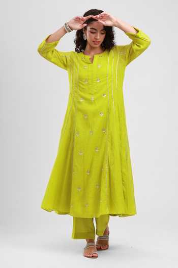 Kyra By Bhavna_Green Chanderi V-neck Ayra Kurta And Pant Set _at_Aza_Fashions