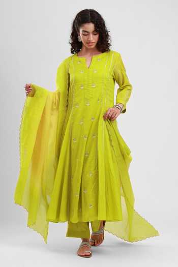 Buy_Kyra By Bhavna_Green Chanderi V-neck Ayra Kurta And Pant Set _at_Aza_Fashions