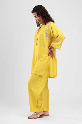 Kyra By Bhavna_Yellow Chanderi Keyhole Neck Sereen Kurta Salwar Set _Online_at_Aza_Fashions