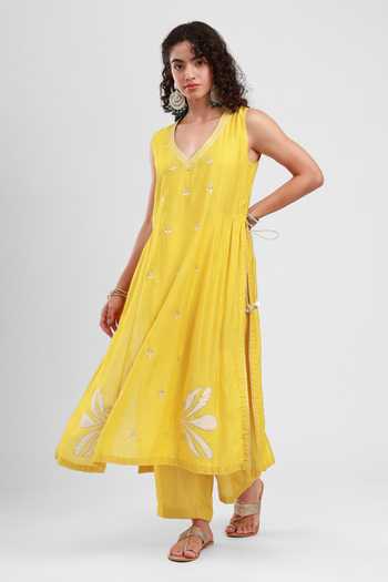 Kyra By Bhavna_Yellow Chanderi V-neck, Yes Zinnia Kurta Set _Online_at_Aza_Fashions
