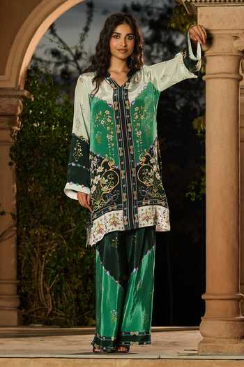 Buy_RINESSA_Emerald Green Crepe Mandarin Silky Art Nouveau Print Kurta And Pant Co-ord Set _at_Aza_Fashions