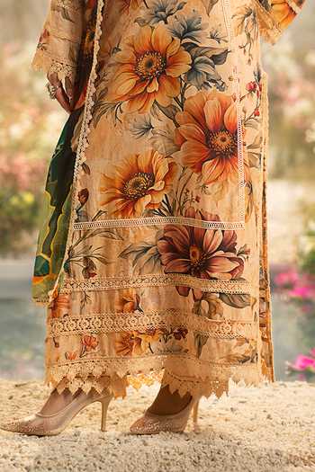 Buy_RINESSA_Ivory Cotton, Silk V-neck Creme Brulee Printed Kurta Set _Online