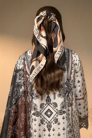Shop_RINESSA_White Cotton, Silk Round Neck Noir Et Blanc Printed Kurta _at_Aza_Fashions
