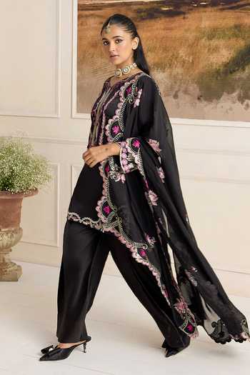 Buy_RINESSA_Black Organza, Bemberg, Satin V-neck, Lelah Embroidered Kurta Farshi Salwar Set 